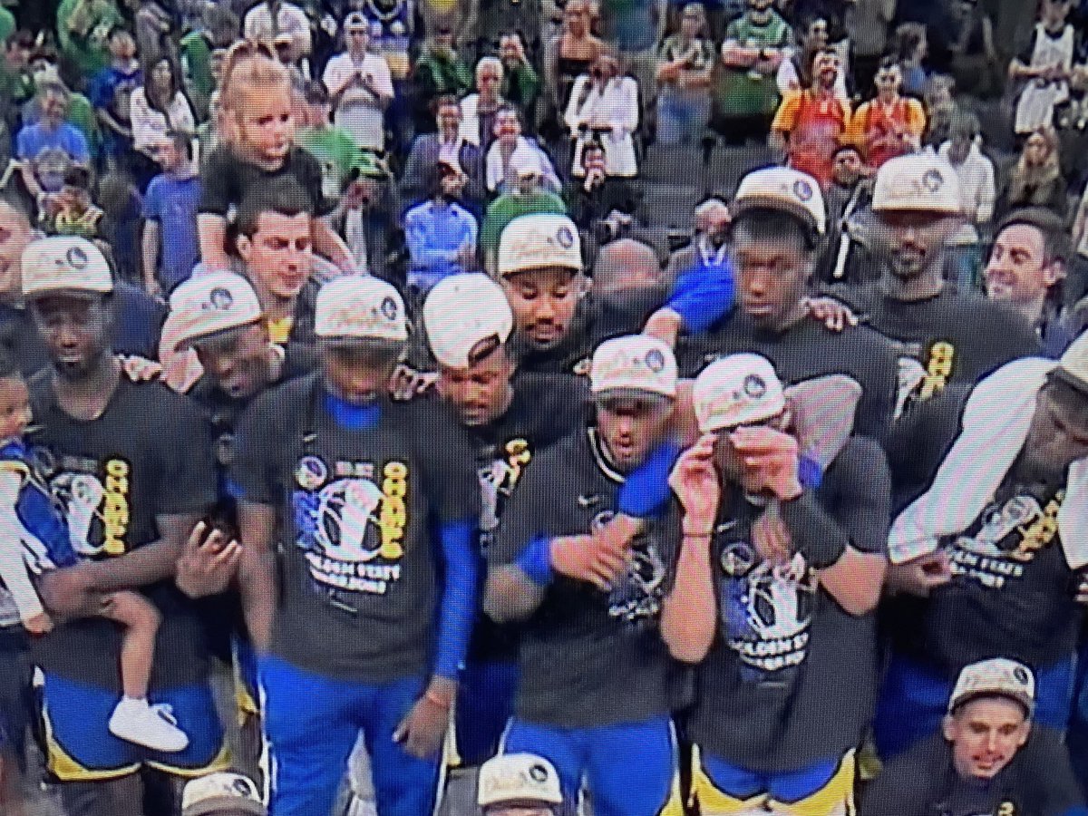 cagespoon's tweet photo. Congrats Warriors’ good job 👏 https://t.co/J3xu6OEe6B