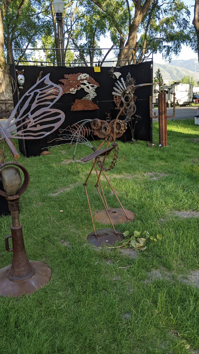 AlexandriaZieg2's tweet photo. I spy with my little eye, folk art ❤️ https://t.co/4JL3OfxjD5