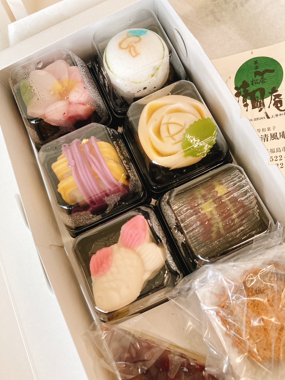 Fmポコ 76 2mhz ポコランド金曜日 和合敦子です O 福島市の松屋清風庵さんで 6月の和菓子を 百合開く や 蛍や薔薇にちなんだ素敵なお名前が 一つ一つ つけられていて 外郎で作られている 水無月 は 稲荷神社さんの夏越しの祓えまでだそう Fmポコ 76 2mhz ポコランド金曜日 和合敦子です O 福島市の松屋清風庵さんで 6月の和菓子を 百合開く や 蛍や薔薇にちなんだ素敵なお名前が 一つ一つ つけられていて 外郎で作られている 水無月 は 稲荷神社さんの夏越しの祓えまでだそう