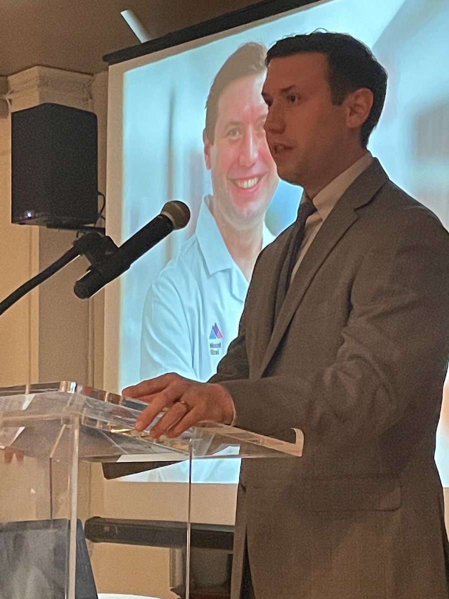 lbliven's tweet photo. So proud of my brother, Dr. Jeffrey Gilligan, MD - Neurosurgeon #MtSinai #Neurosurgeon #chariho #charihograd2005 #brown #residencycomplete #7years https://t.co/jWFFO3GjYK