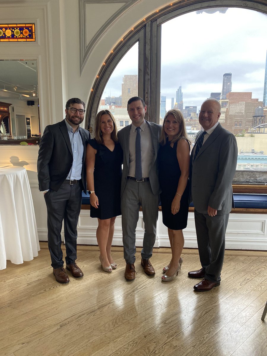 lbliven's tweet photo. So proud of my brother, Dr. Jeffrey Gilligan, MD - Neurosurgeon #MtSinai #Neurosurgeon #chariho #charihograd2005 #brown #residencycomplete #7years https://t.co/jWFFO3GjYK