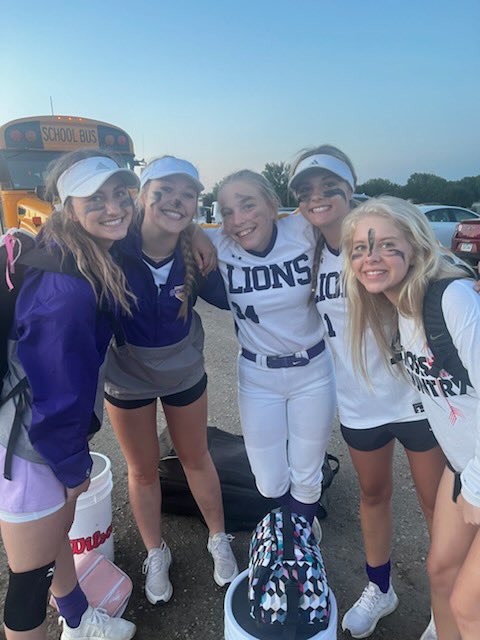 softballcl's tweet photo. THATS A LION WIN ON THE ROAD 💜

11-7 against the wolverines 🐺

can’t wait to see everybody at our next HOME game !! double header against MOC-FV 🙊🙊 https://t.co/vgHyeynvbA