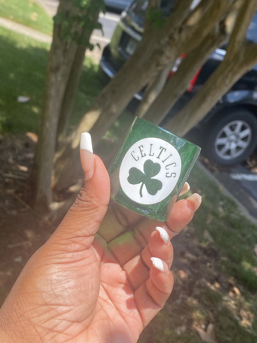 _AllEyezOnZee's tweet photo. Someone said @celtics fans gon be drinking HEAVILY tonight 

Let @H4CreativeFirm get you RIGHT🍀 https://t.co/GfA6cwDSdA