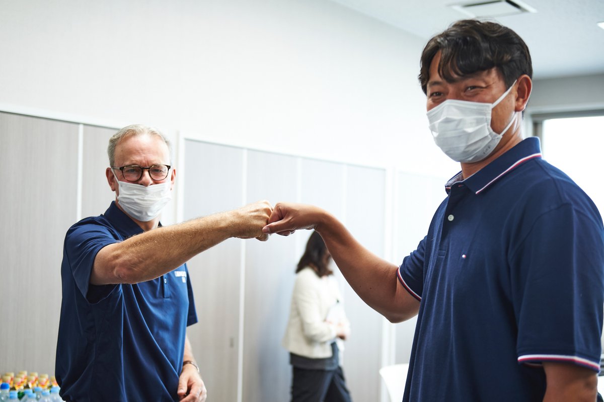 いよいよ自転車安全講習イベントが始まります！
元MLBプレイヤーの #岩隈久志 さんも会場に到着しました。
スペシャルゲストに子どもたちがどんな反応をするか楽しみです！