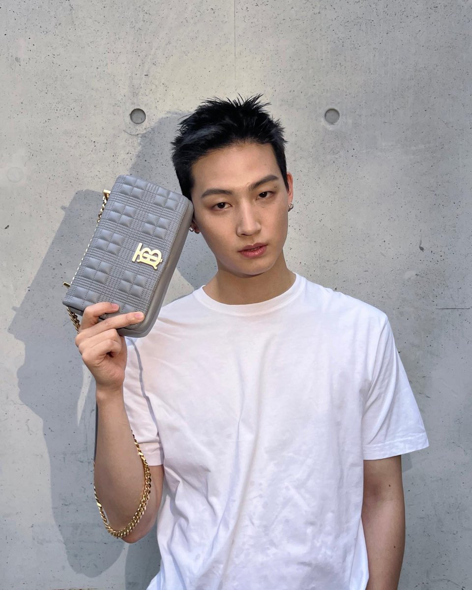 archive_Jaebeom's tweet photo. Burberry x JAY B

#TheLolaBag #Burberry
#JAYB #제이비 @jaybnow_hr https://t.co/5TiOVVXAW0