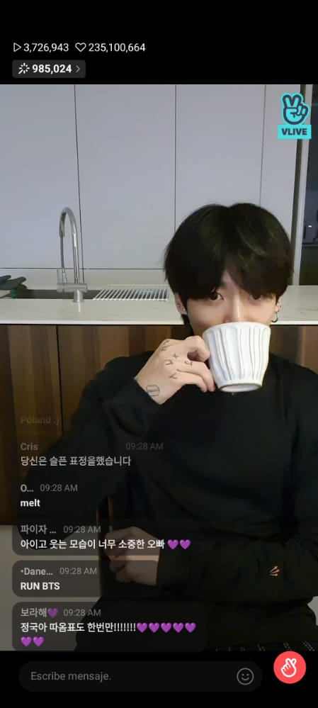 MirizJ's tweet photo. Yo vine a twt a ver la pelea de k-army con L-army y no encuentro nada π solo se que L-army estΓ‘mos presumiendo que si comemos carne asada cada fin #L_army #bts #proof #karmy #contexto https://t.co/wIOEeTaBih