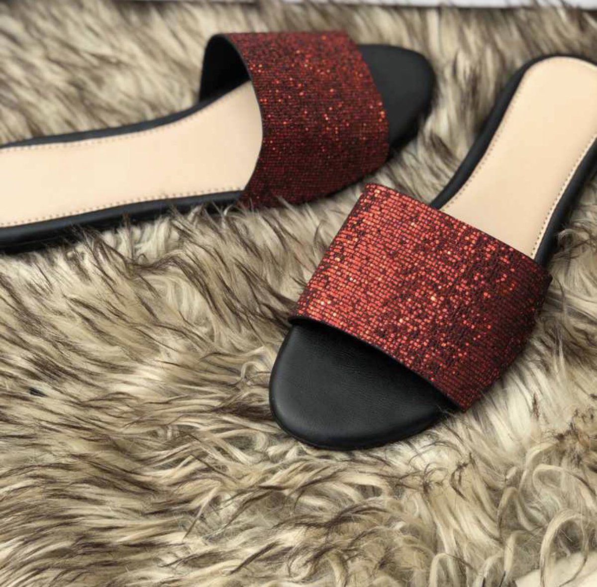zahrazaria's tweet photo. Good day everyone, please I sell these pretty shoes diff sizes available. 
3500 
kaduna/nationwide delivery 
DanAllah retweet piliss thnkyuu❤️🙏 https://t.co/zWGGDsWQEw