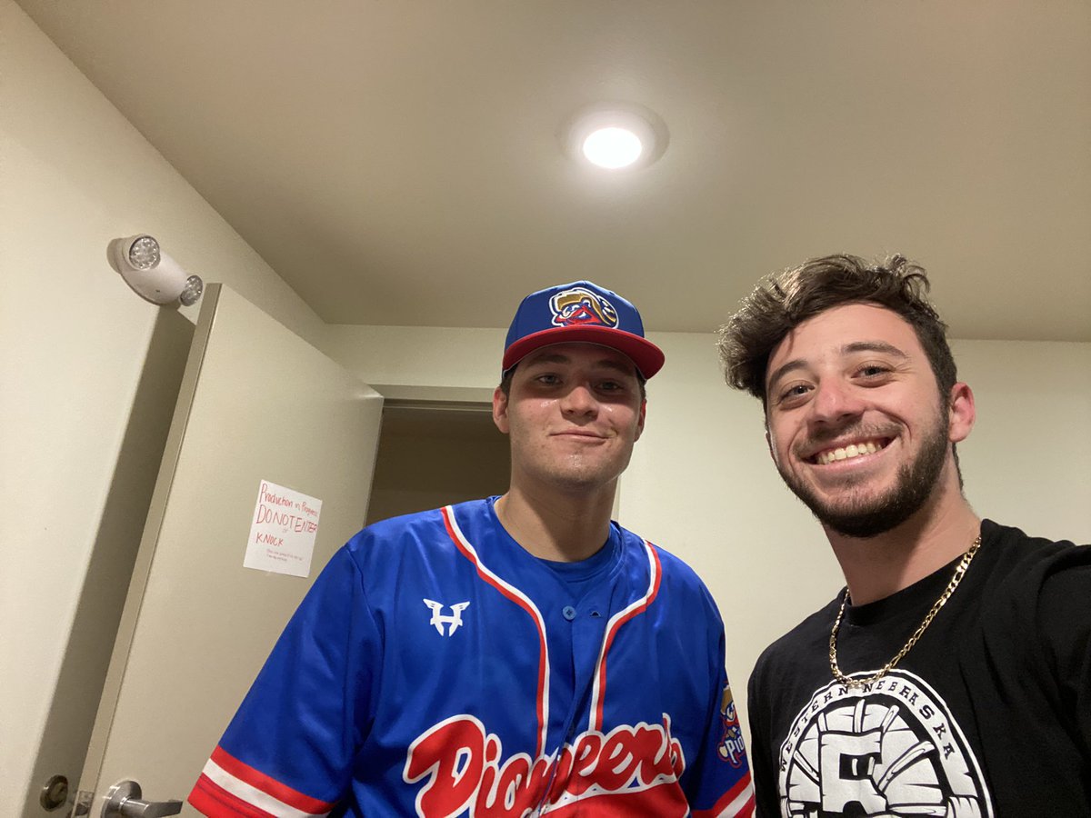 Get to know this face! 3 hits tonight for <a href="/declanwiesner11/">Declan Wiesner</a> including an absolute 💣 in the 5th

Pios win 8-4.