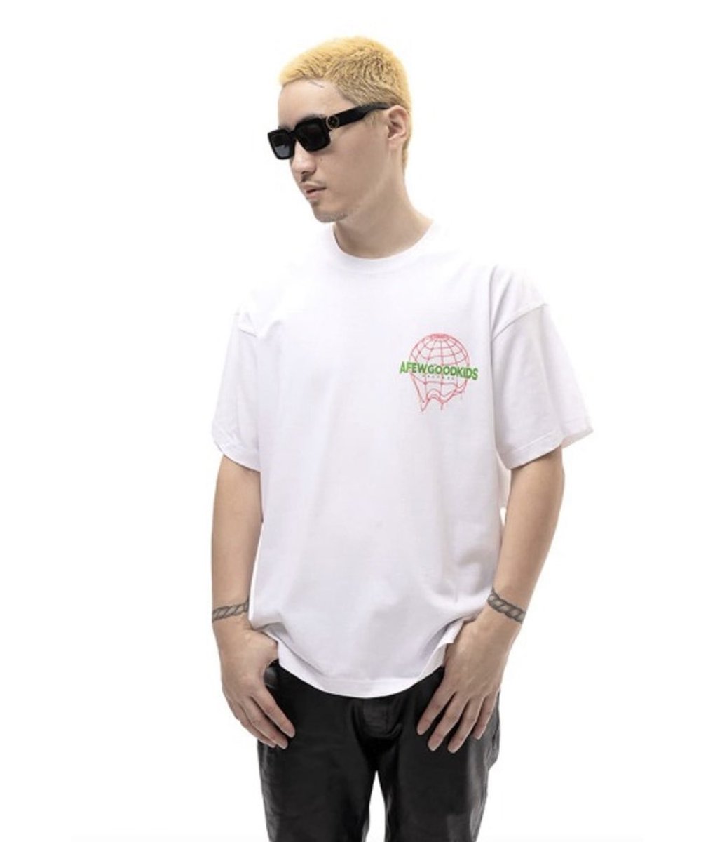 komfukuoka's tweet photo. ✨NEW ARIVAL A FEW GOOD KIDS✨
クリスタルサークルロゴTEE

※お問い合わせはDMにて承っております。

#福岡PARCO #天神 #福岡 #韓国  #韓国ブランド #韓国ファッション #セレクトショップ #夏物 #新作 #AFGK #AFEWGOODKIDS https://t.co/DtkeJx6Pb9