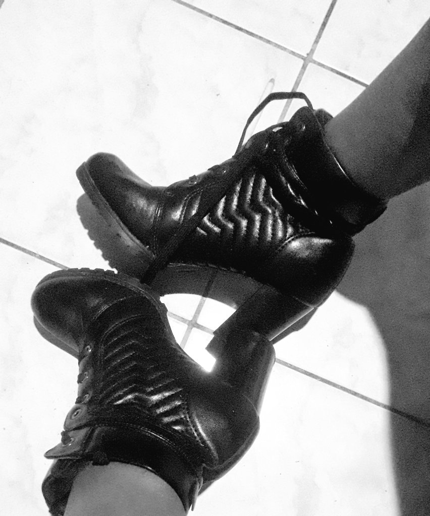 AsslockDomme's tweet photo. Comprei uma bota nova e meu neném gostou, já sabe que vai ficar todo marcadinho por ela. 🥰 https://t.co/soGUEX4x6R
