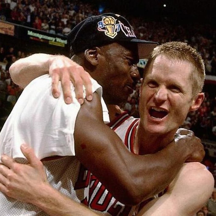 6toHombreLATAM's tweet photo. Steve Kerr: 

- 5 anillos como jugador.
- 4 anillos como entrenador.
- Estuvo en el 72-10 de los Bulls.
- Estuvo en el 73-9 de los Warriors.
- Campeón en 4 décadas consecutivas. https://t.co/avD4lUCxDA