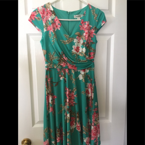 SpottedDingo's tweet photo. So good I had to share! Check out all the items I'm loving on @Poshmarkapp #poshmark #fashion #style #shopmycloset #dressbarn #jcrew #shein: https://t.co/4XqaK70Q2h https://t.co/BSU2wXT5QI