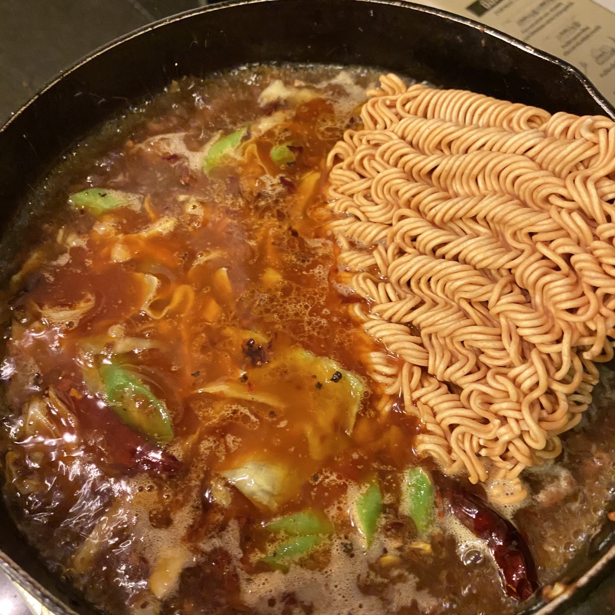 CheeseRodmay's tweet photo. 🌶สายเผ็ดต้องยอมใจ กับมาม่าสูตรนี้
เมื่อคืนทำแล้ว แซบ นัวมากกกก วันนี้เลยเอามาแชร์ https://t.co/U0om6bjfZG
