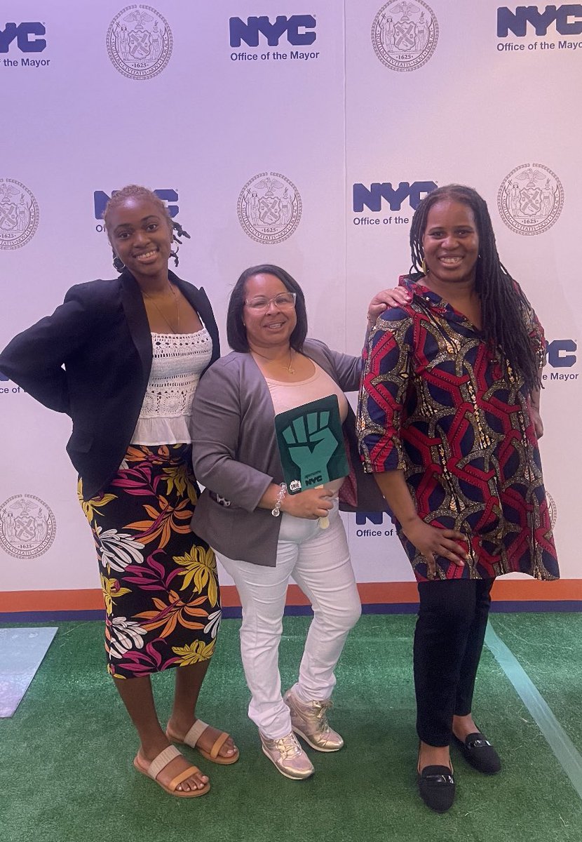 AlinaDowe1's tweet photo. Tonight @NYCMayor made history holding the 1st Juneteenth Celebration at Gracie Mansion! I’m honored to be part of it…my reality is my ancestors wildest dreams! #juneteenth2022 #alinadowe #makinghistory #historyinthemaking #mayorericadams https://t.co/25W4jGvSqx