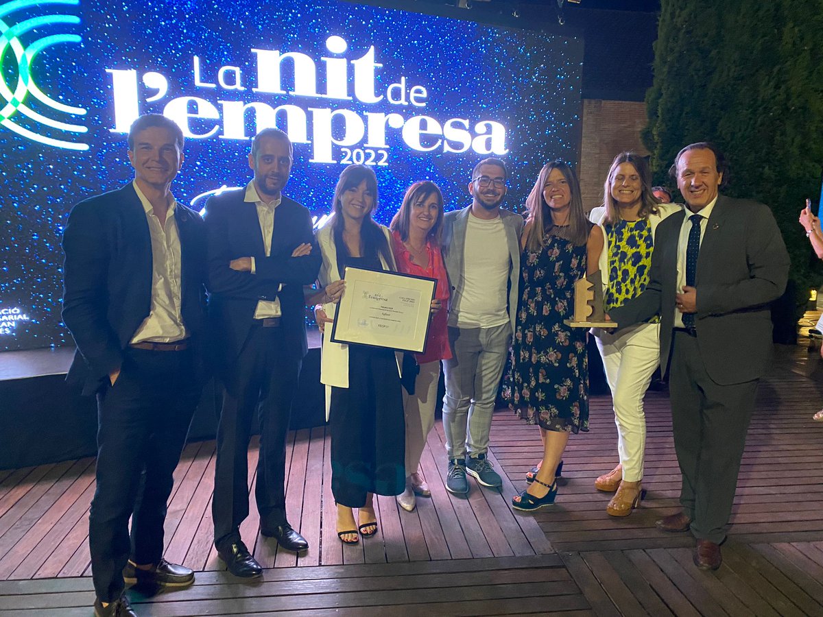 ValcarceAlberto's tweet photo. Molts contents de rebre ahir amb @Agbar el premi #FEGP a l’𝗘𝗺𝗲𝗿𝗴è𝗻𝗰𝗶𝗮 𝗖𝗹𝗶𝗺à𝘁𝗶𝗰𝗮 𝟮𝟬𝟮𝟮, pel nostre compromís amb el desenvolupament sostenible al #Penedès i #Garraf. Enhorabona als premiats i organitzadors per aquesta magnífica vetllada a la #NitdelEmpresa2022 https://t.co/POQFfTxHdf