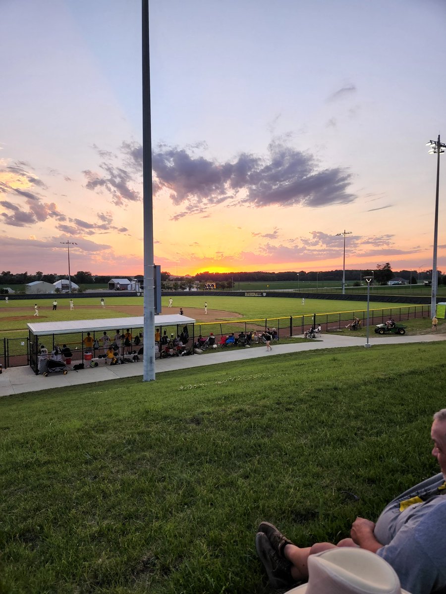 martensdf's tweet photo. People will come Ray. People will most definitely come. #hsbaseball #swiowa #iowasunset https://t.co/h6MTV9jO9q
