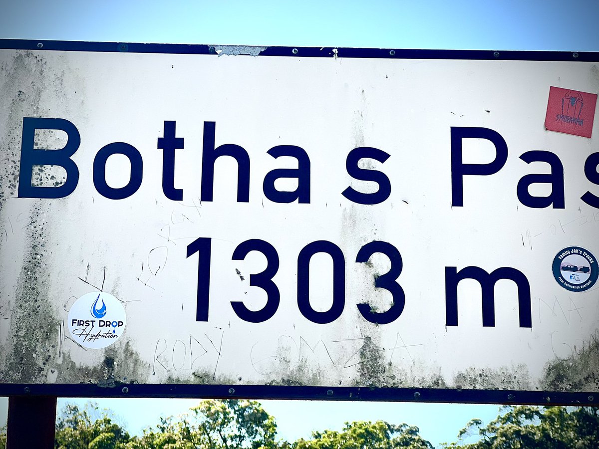 Mdikhence's tweet photo. Epic, the scenery change as you drive through this pass👌. A must do when you are in Venda…
#exploringwithoutlimits https://t.co/nw8ponPrZj