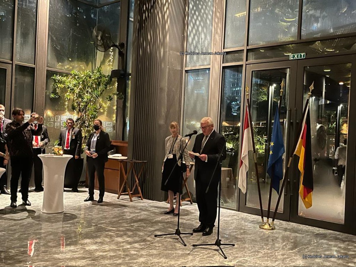GermanAmbJaka's tweet photo. Selamat datang, welcome to Indonesia Federal President Steinmeier! President @jokowi will also be in Germany this month for the G7 Summit. Germany &amp; Indonesia's ties are stronger than ever with our parallel #G7 &amp; #G20 presidencies and 70 years of diplomatic relations in 2022 🇩🇪🇮🇩 https://t.co/XGIwhMI7Mw