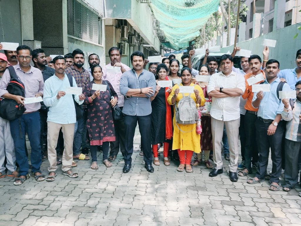 rane_gajanan's tweet photo. 120 कामगारांना त्यांचे हक्काची देणी मिळवून दिली #ICICIprudential येथे #SILA कंत्राटदार कामगारांची कायदेशीर देणी देत नव्हता SILAच्या कार्यालयात जाऊन सर्व कामगारांना त्यांची 30 लाखाची देणी देण्यास भाग पाडले
#मनसेअधिकृत #RajThackeray #साहेब #AmitThackeray #शिवतीर्थ #श्रमिकगड #मनसे https://t.co/t5BdFgGpaP