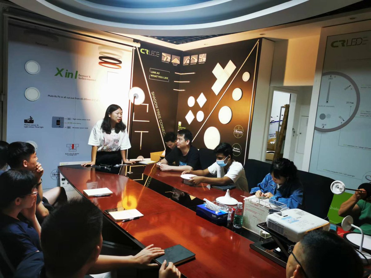 DemarJulissade's tweet photo. 【Product Training&amp;Share】

Nice monment of CRLED Team to share with you.

#producttraining #newproduct #customerservice #team #training https://t.co/yjRiWNNhhq
