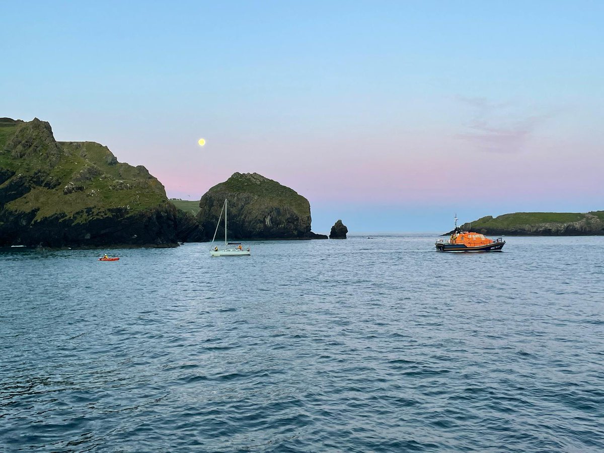 Mullion Coastguard tweet media