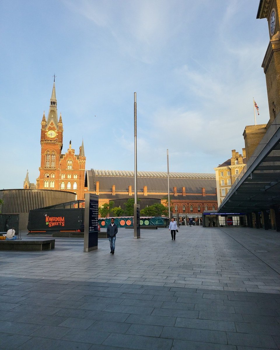 Just_Dan_7's tweet photo. Wouldn't it be nice if King's Cross was always like this. #kingscross #stpancras https://t.co/dCiXcoFFb9