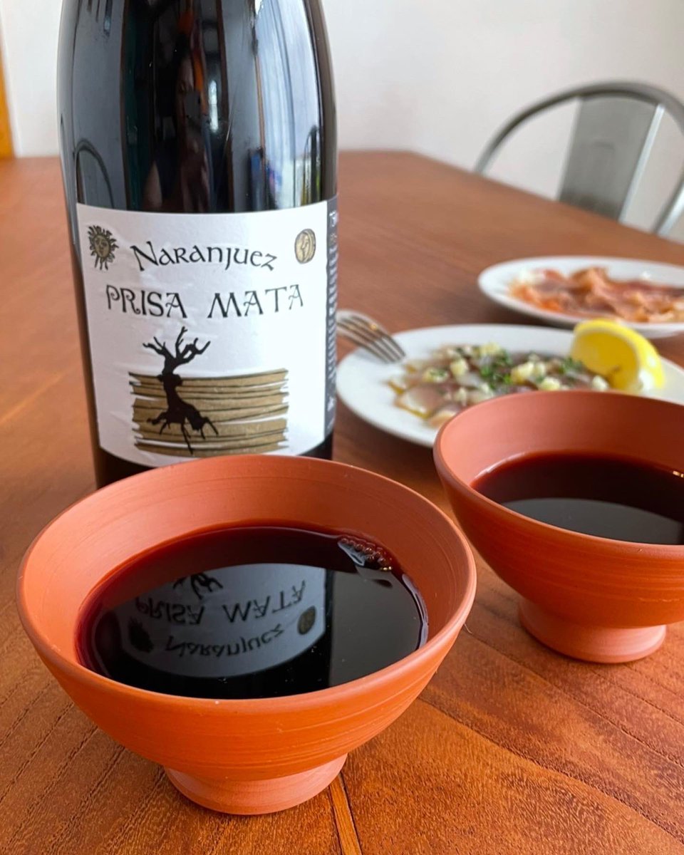 y2yizJQDRUIdcUt's tweet photo. #cunca クンカ🇪🇸
スペイン🇪🇸ガルシア地方でワインを飲む器、cunca(クンカ)を無名異焼で制作しました! MANOCAMINOさんで無名異焼のcunca(クンカ)でワインをお楽しみ下さい🍷
🇪🇸MANOCAMINO 🇪🇸
佐渡市真野新町487
#佐渡島 #無名異焼 #cunca
#manocamino https://t.co/4hGWPO92ZN