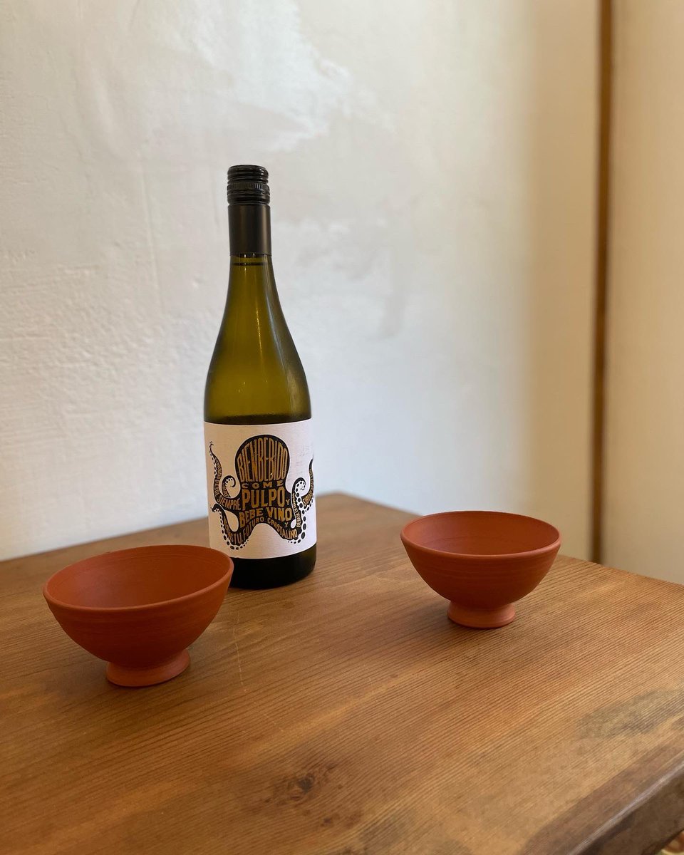 y2yizJQDRUIdcUt's tweet photo. #cunca クンカ🇪🇸
スペイン🇪🇸ガルシア地方でワインを飲む器、cunca(クンカ)を無名異焼で制作しました! MANOCAMINOさんで無名異焼のcunca(クンカ)でワインをお楽しみ下さい🍷
🇪🇸MANOCAMINO 🇪🇸
佐渡市真野新町487
#佐渡島 #無名異焼 #cunca
#manocamino https://t.co/4hGWPO92ZN