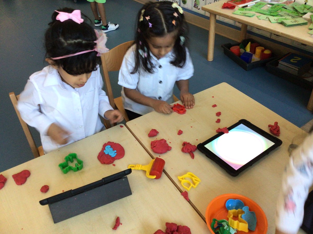 SRSDubaiDigital's tweet photo. SRS Weekly Digital Update:

This week across FS, the children have been using the Playdoh app to collaborate and retell their stories. Also the children have been programming the bee-bots to follow the arrows to reach the Gruffalo. #SRSDigital @MrClark47 @mthomas2010 https://t.co/rF2eObs85H