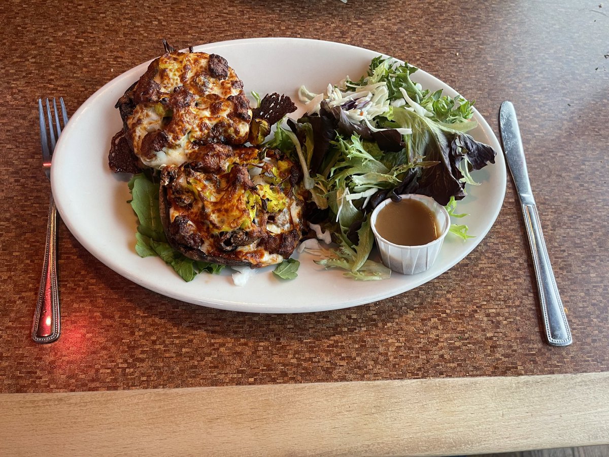 JacobWischoff's tweet photo. A few things I enjoyed this evening.
The Prawns Diabla, The Sicilian Pizza on a Portabella Cap & my sweet wife ofcourse. #DateNights #KatieDownsWaterfrontTavern #RustonWay #Tacoma #TheWischoffs https://t.co/Yc2AWBTEZe