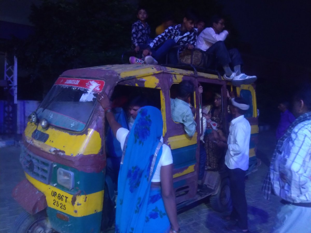 9817504589P's tweet photo. Namste  sir ,mai aapko btana chahta hu ki Uttar Pradesh mai lagbhag 50-100k auto aise hai jinki insurance khtm ho gyi hai lekin vo abhi bhi chal rhe hai or upr se capacity maximum 8 ki hai lekin in auto valo ne 20-20 bnde bthae hote hai ,
Address- Rani ka nagla se hasayan (UP) https://t.co/CstUTtnZDh