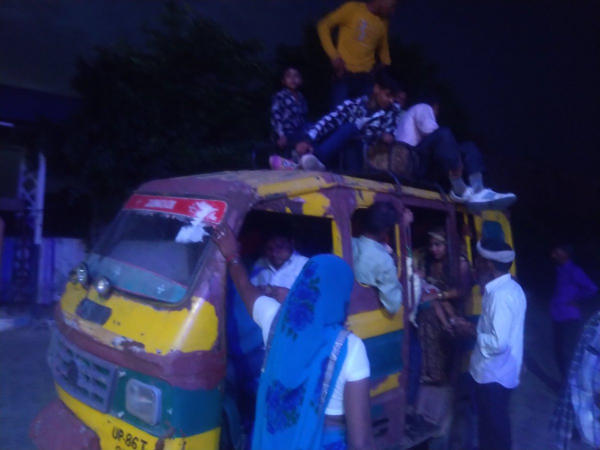 9817504589P's tweet photo. Namste  sir ,mai aapko btana chahta hu ki Uttar Pradesh mai lagbhag 50-100k auto aise hai jinki insurance khtm ho gyi hai lekin vo abhi bhi chal rhe hai or upr se capacity maximum 8 ki hai lekin in auto valo ne 20-20 bnde bthae hote hai ,
Address- Rani ka nagla se hasayan (UP) https://t.co/CstUTtnZDh