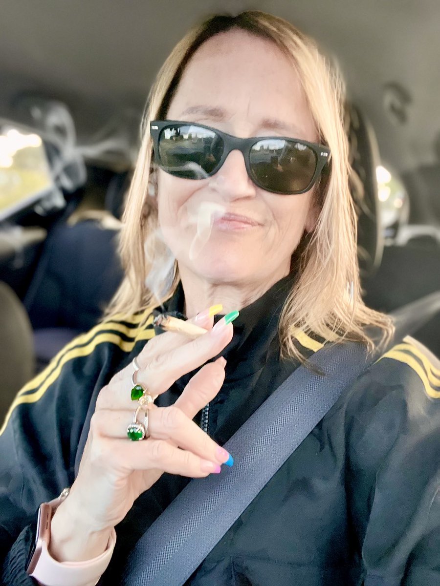 PaulaPhoto007's tweet photo. This is me taking photos smoking, stopped in traffic in what I call NB lanes Paseo Padre / Thornton & Mr. Cop was in the SB lane of Paseo staring at me. I flashed him a Code 4, then a peace sign, smiling… he kept driving. #GoodNight #driving #quickhit #windowopen #PrideNails https://t.co/J7TmzyOMef