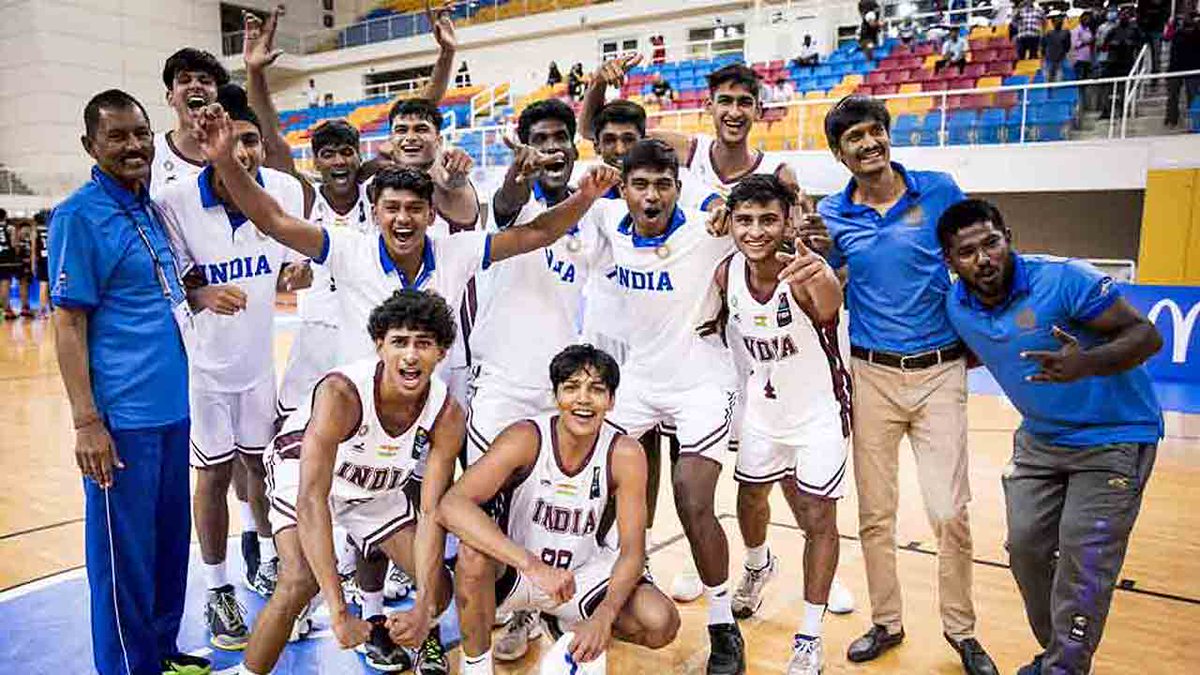 toisports's tweet photo. #Basketball #FIBA  

In a first, Indian U-16 #cagers make it to last-8 in #AsianChampionship 🏀

In their first-ever quarterfinal, #India will square up against two-time bronze medallist and 32nd ranked #Japan on Friday

Report ✍️ https://t.co/n8cSi4Uao8 https://t.co/3RpGCsJZVG