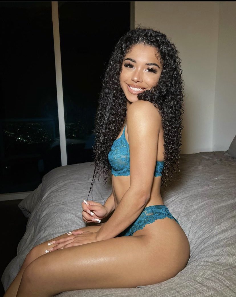 s_amariaa's tweet photo. $50 meetups &amp; content also available!!😋😏 retweet if ur horny and would fuck me😘🥰 #adultcontent #meetups #sellingcontent #buyingcontent #adult #sex #horny #retweet #like #camgirl #onlyfanspromo #content #meetups #meet https://t.co/2Qox9xLonS