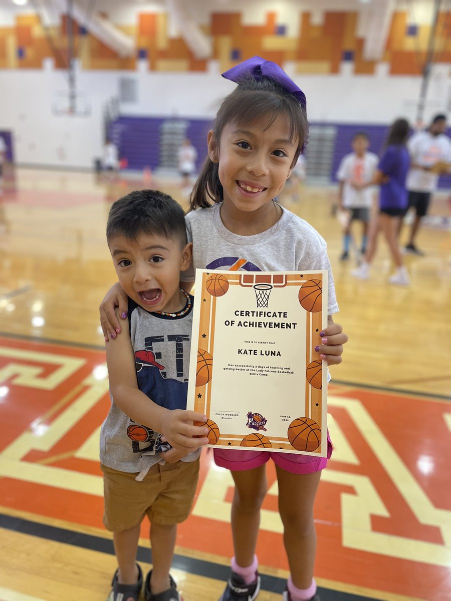 aluna0707's tweet image. Awesome week for this little one, Ysleta volleyball 🏐 camp and Eastlake basketball 🏀 camp….now let the real vacations begin ✈️ 🏖 👓 @LuisLun71490933 #drlunasclass #stopgrowing #athleteintgemaking