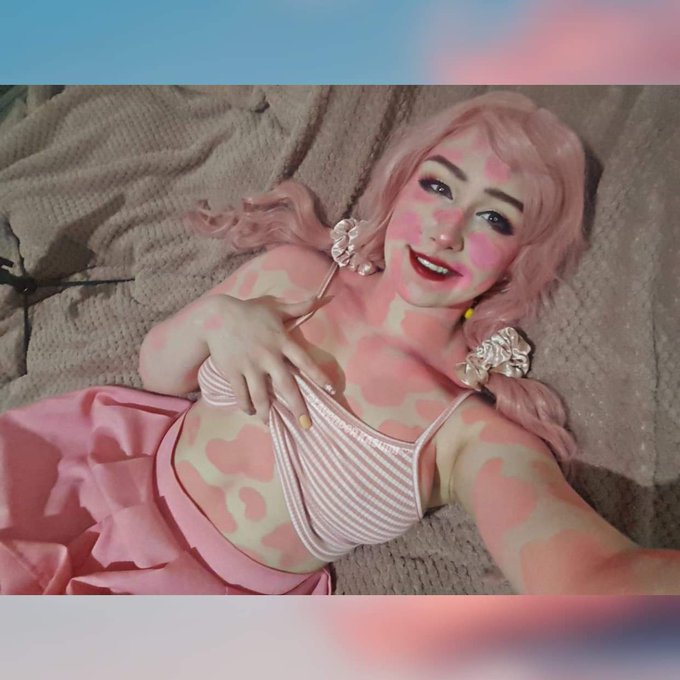 Time for strawby milk. Xx ❤ https://t.co/XBNSFtBJDQ<a href="/tag/catgirls"class="tags"><span>#catgirls</span></a><a href="/tag/newbielewdmodel"class="tags"><span>#newbielewdmodel</span></a>