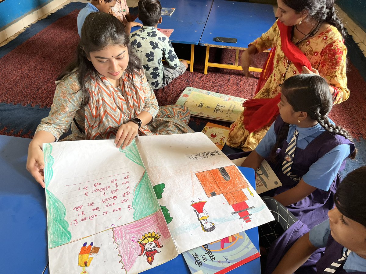 navyadivedi's tweet photo. Got an amazing opportunity to visit GPS Tedesara in Chhattisgarh and witnessed amazing creativity by the children as they created big picture books themselves. With an amazing effort from @roomtoreadindia under its Literacy Program(LP). https://t.co/m4LvpOdBbN