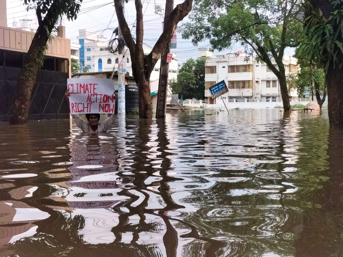 SiyamAfzal_YN's tweet photo. My heavy heart and solidarity for millions flood victims in the Sylhet and Sunamganj! Delay means death!! @GretaThunberg  #parents4future #LossandDamage  #CANIntl #350 @Fridays4future @SaleemulHuq @saberhc @SohanBMYP https://t.co/hliDLaiKtU