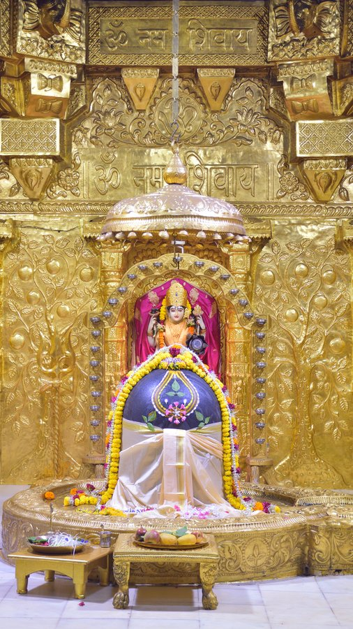 News18Guj's tweet photo. પ્રથમ જ્યોતિર્લિંગ સોમનાથ મહાદેવના દર્શન https://t.co/l5d8PgjeAn
