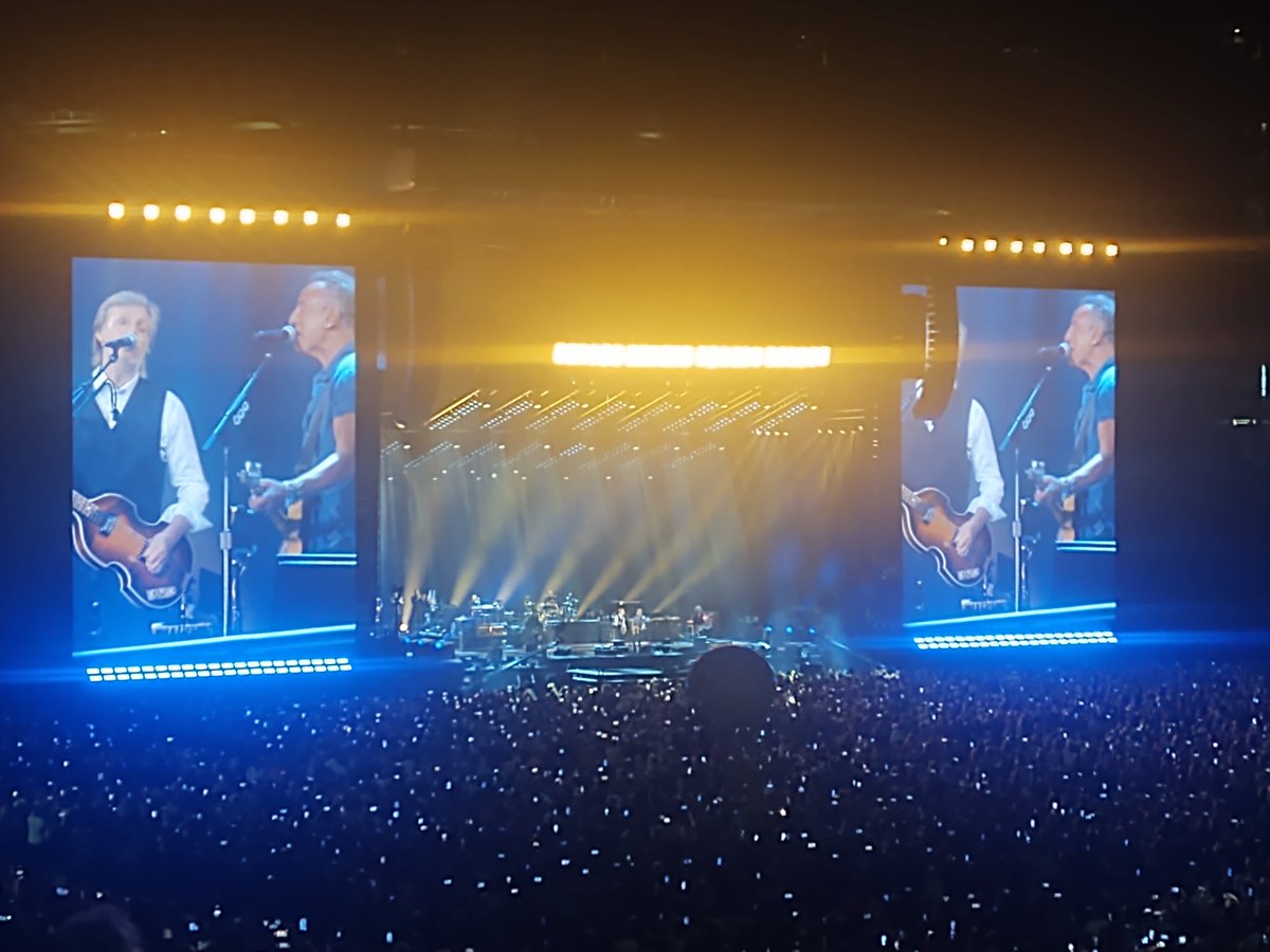 Paul McCartney w/ Bruce at MetLife... not bad!