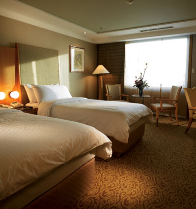 대구 라팍 가고 싶은데 숙소 어디로 하지? 할때 추천! 

1.대구 그랜드 호텔 (수성구 동대구로 305)
제일 무난한 호텔. 2호선역 (범어역)이 바로 앞에서 있어서 라팍가기도 편하고 호텔 뒤에 먹거리 골목 있어서 뒷풀이 하기도 좋음. 로비에 스벅 있어서 편함. 

단점: 낡았다.......