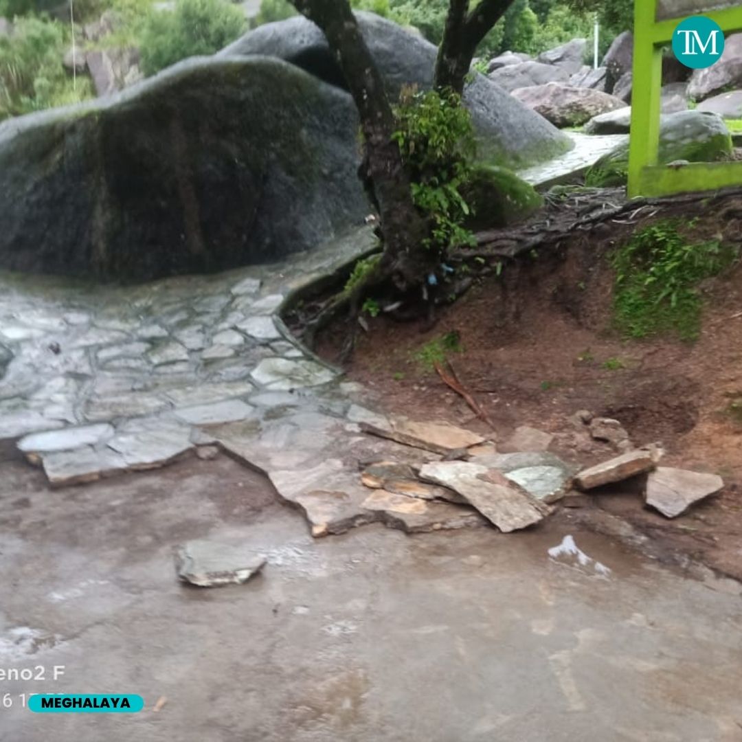 TheMeghalayan's tweet photo. The hot water spring in Jakrem is in poor condition as it overflowed with water from the Phot Umjarain river.
#news #meghalayanews #TheMeghalayan #northeast #rain #hotwaterspring #tourist #attraction #Jakrem #Shillong #Phot #Umjarain #river https://t.co/e7aX4maN12