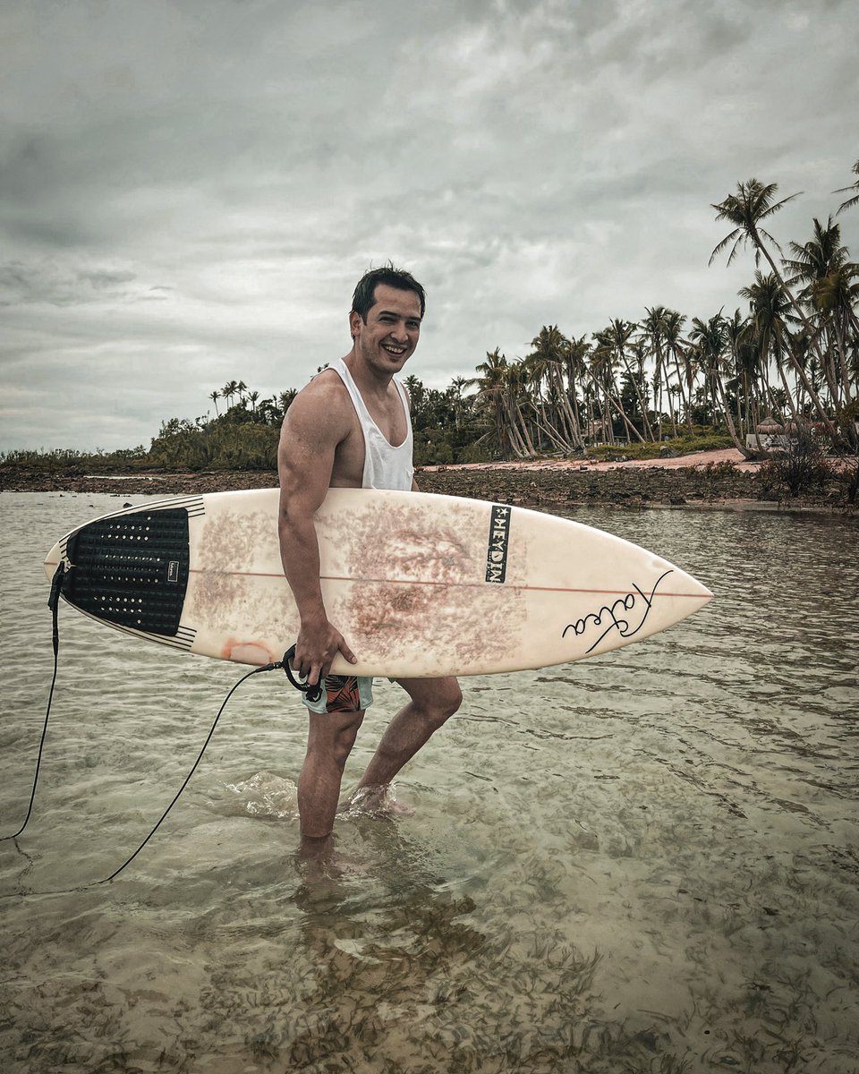 Touch down!! It’s nice to be back here and surf again. Shout out to my friend and instructor @ben_arjona77 i’ll be out of here looking like a local again for sure. 😂🤣 #shaka baby!! 🤟🏻🤙🏻

__________
#menslifestyle #attitude #siargao #philippines #menstyle