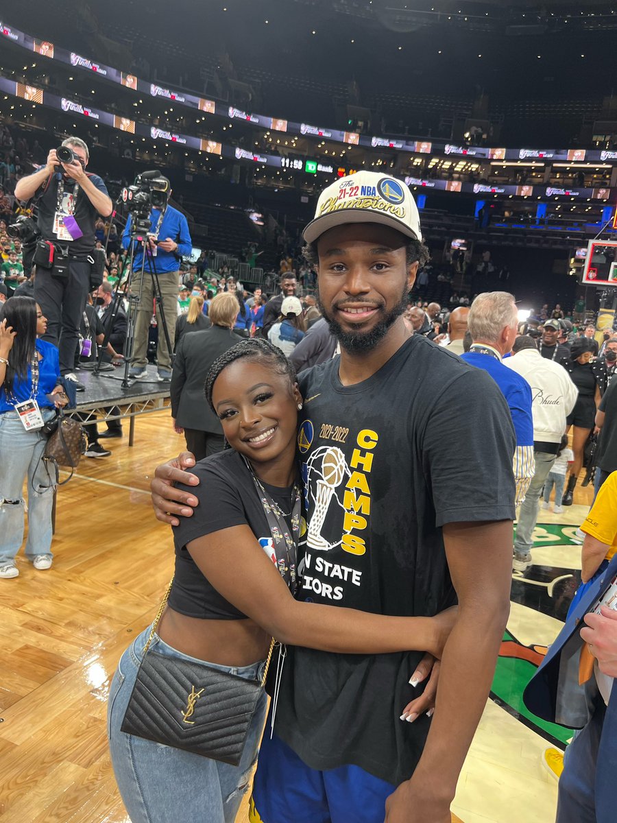 _angeyw's tweet photo. Just the beginning 💍💛💙 https://t.co/fYrj6DPHEn