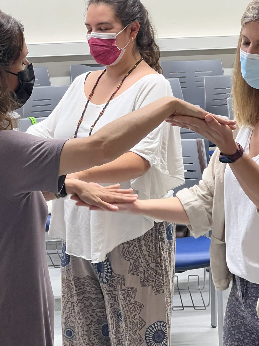 Fi del curs "Estratègia Infermera davant processos d'alt Impacte Emocional". Un grup preciós, obert a tots els aprenentatges que se’ls proposava per afrontar situacions de patiment. <a href="/EuiSantPau/">EUI-Sant Pau</a> <a href="/saraponsp/">Sara Pons</a>  <a href="/MariaRufinoCas1/">Maria Rufino</a>  <a href="/maitefruitos/">Maite Fruitós</a> <a href="/JaimezPrada/">Marisa Prada Jaimez</a> <a href="/nadiacollette77/">nadia collette</a> <a href="/aderamosf/">ADE RAMOS</a>