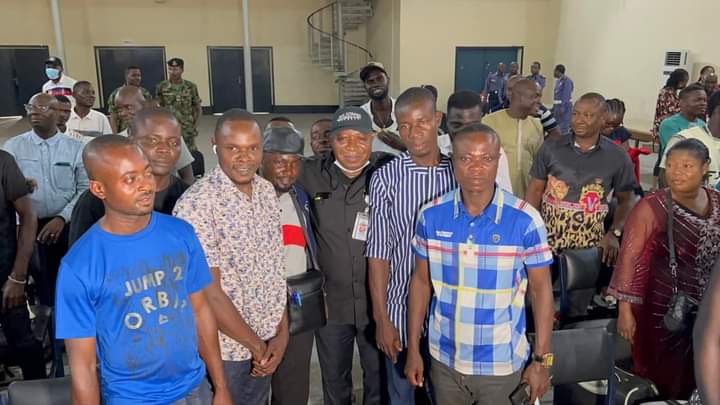 Ebiowei_C's tweet photo. Exploring a Niger Delta sustainable development plan beyond oil is important and timely thus, sending ex-agitators to farms in other to equip them agriculturally is a good step to secure food security and human capacity in the region.
#Nigerdelta
#Nigerdeltadevelopment https://t.co/3ACut5b1EI