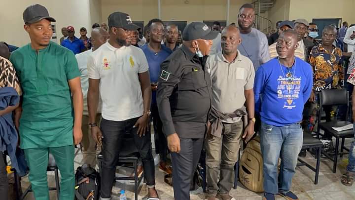 Ebiowei_C's tweet photo. Exploring a Niger Delta sustainable development plan beyond oil is important and timely thus, sending ex-agitators to farms in other to equip them agriculturally is a good step to secure food security and human capacity in the region.
#Nigerdelta
#Nigerdeltadevelopment https://t.co/3ACut5b1EI