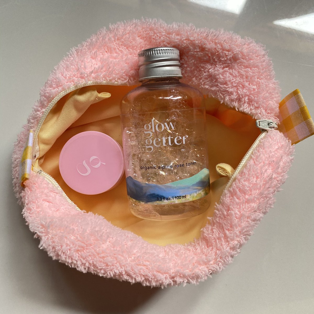 glow getter 🌼
โทนเนอร์ดอกไม้ที่แพคเกจน่ารักมากกก
ชอบกลิ่นหอมอ่อนๆ ใช้แล้วสดชื่นเย็นสบายผิว ปลอบประโลมผิวได้ดี อ่อนโยนต่อผิวด้วย  🌷 

#โทนเนอร์ดอกไม้ #รีวิวสกินแคร์ #รีวิวบิวตี้ #glowgetter