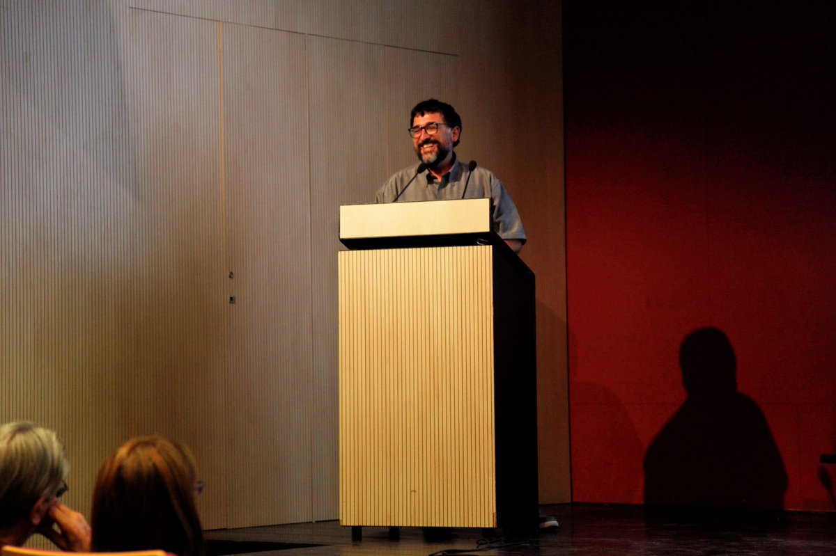 Ruth Troyano Puig (@rtroyano) on Twitter photo Gràcies <a href="/vinseum/">vinseum</a> <a href="/PublicacionsURV/">PublicacionsURV</a> i Josep Maria Puiggròs.
Aprenent, homentjant, compartint… a propòsit d’un nou llibre, el d’un savi q apuntala el coneixement sobre el patrimoni vitivinícola català amb el retrat de les varietats autòctones i tradicionals.
📸 <a href="/MariaRosaFerre/">Maria Rosa Ferré 🌸</a> Gràcies <a href="/vinseum/">vinseum</a> <a href="/PublicacionsURV/">PublicacionsURV</a> i Josep Maria Puiggròs.
Aprenent, homentjant, compartint… a propòsit d’un nou llibre, el d’un savi q apuntala el coneixement sobre el patrimoni vitivinícola català amb el retrat de les varietats autòctones i tradicionals.
📸 <a href="/MariaRosaFerre/">Maria Rosa Ferré 🌸</a>
